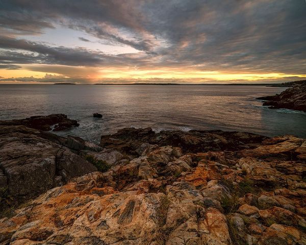 Jaynes Gallery 아티스트의 USA-Maine-Acadia National Park Moody sunset on ocean coastline작품입니다.